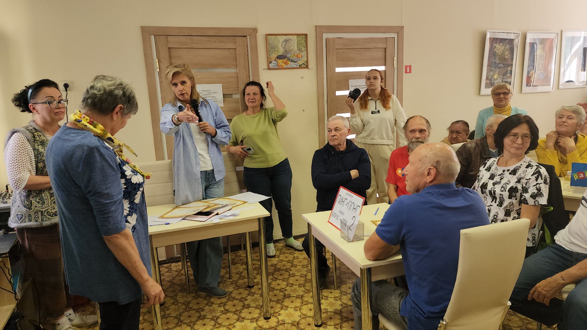 центр социального обслуживания, игра, интеллектуальная викторина, интеллектуальная игра, получатели социальных услуг, награждение,