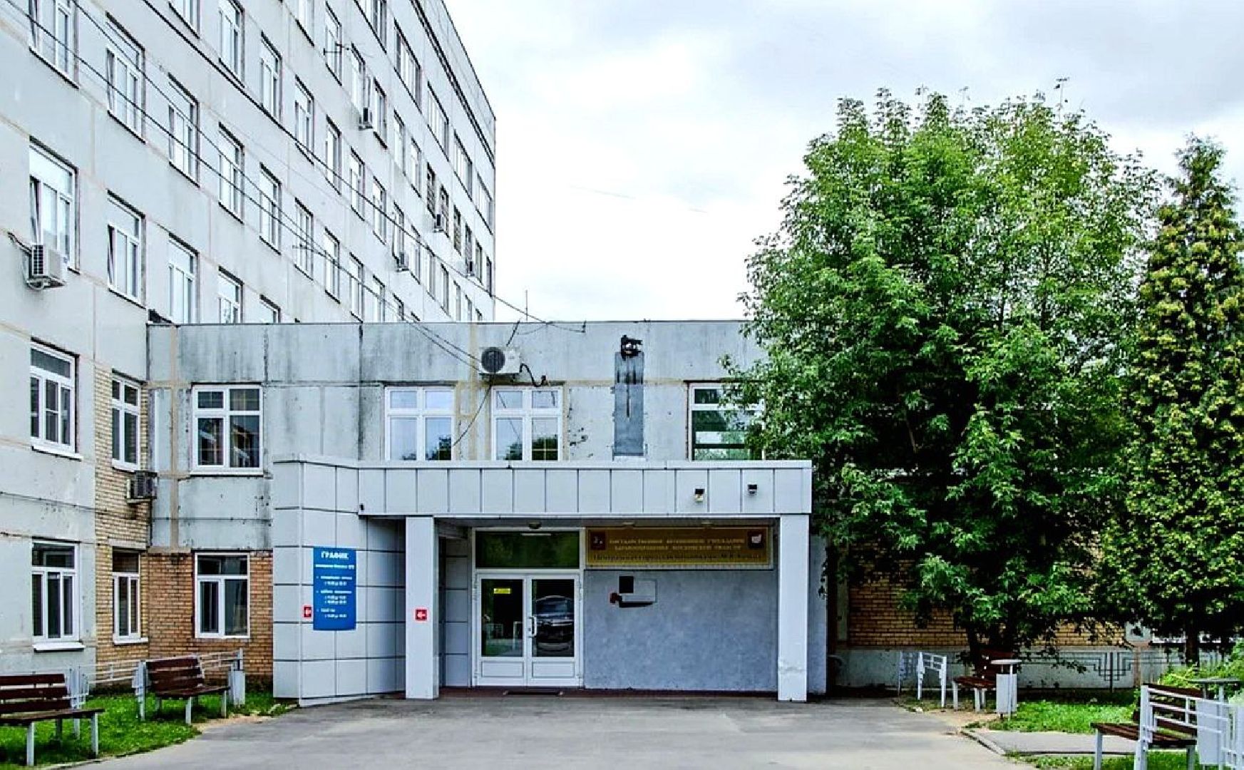 заведующий отделением, урология, больница, врач, операционная, высокотехнологичное оборудование,