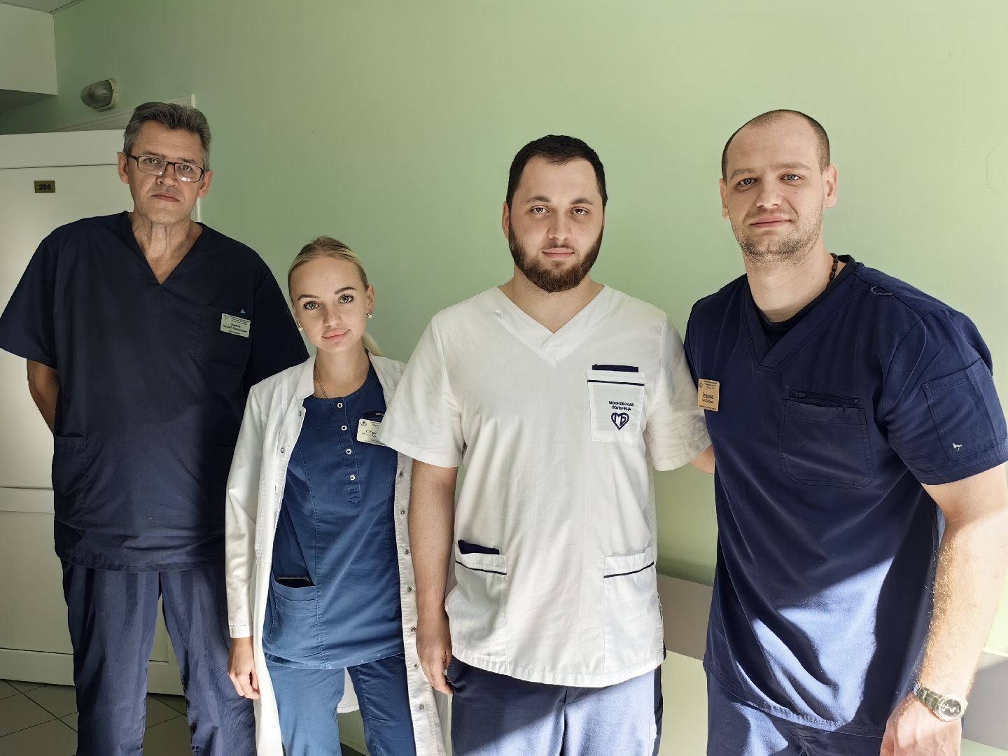 заведующий отделением, урология, больница, врач, операционная, высокотехнологичное оборудование,