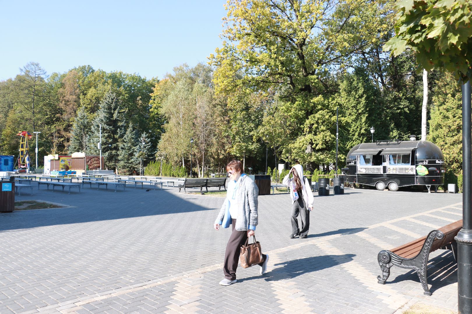 каток в парке, строителтство, коньки,