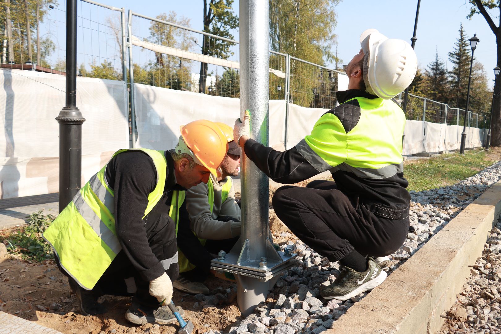 каток в парке, строителтство, коньки,