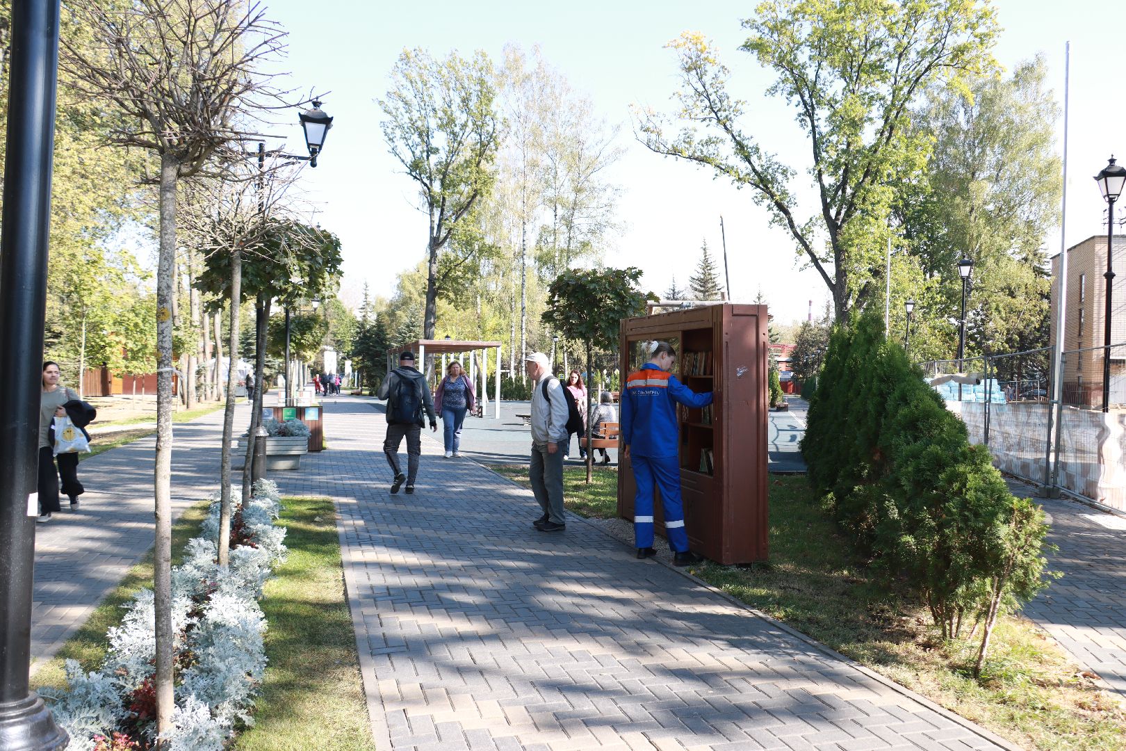 каток в парке, строителтство, коньки,