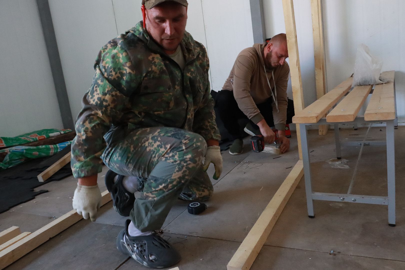 каток в парке, строителтство, коньки,