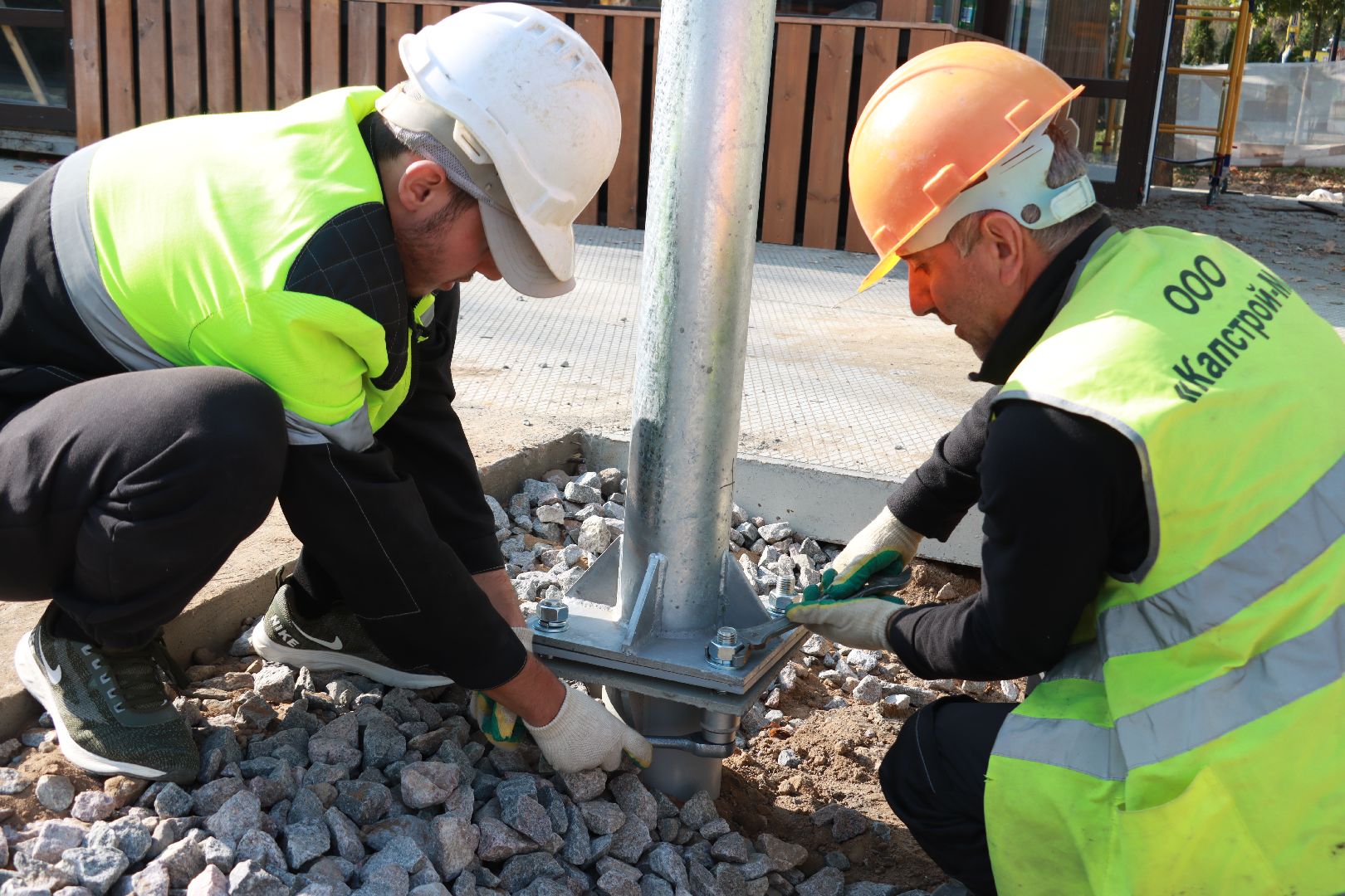 каток в парке, строителтство, коньки,