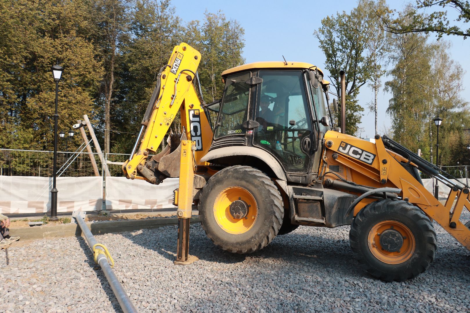 каток в парке, строителтство, коньки,