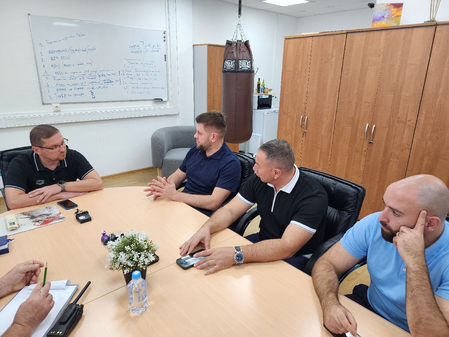 Чехов, мебельная фабрика, производитель мебели, кресла, стулья, Бюрократ, импортозамещение, комплектующие,