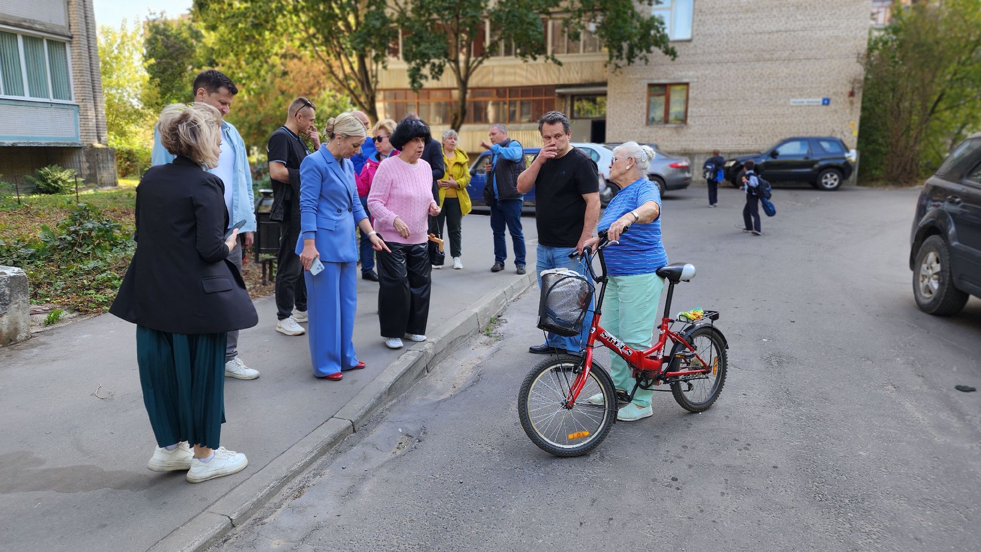 обход, обход города, встреча с жителями, протвино, лесной бульвар,