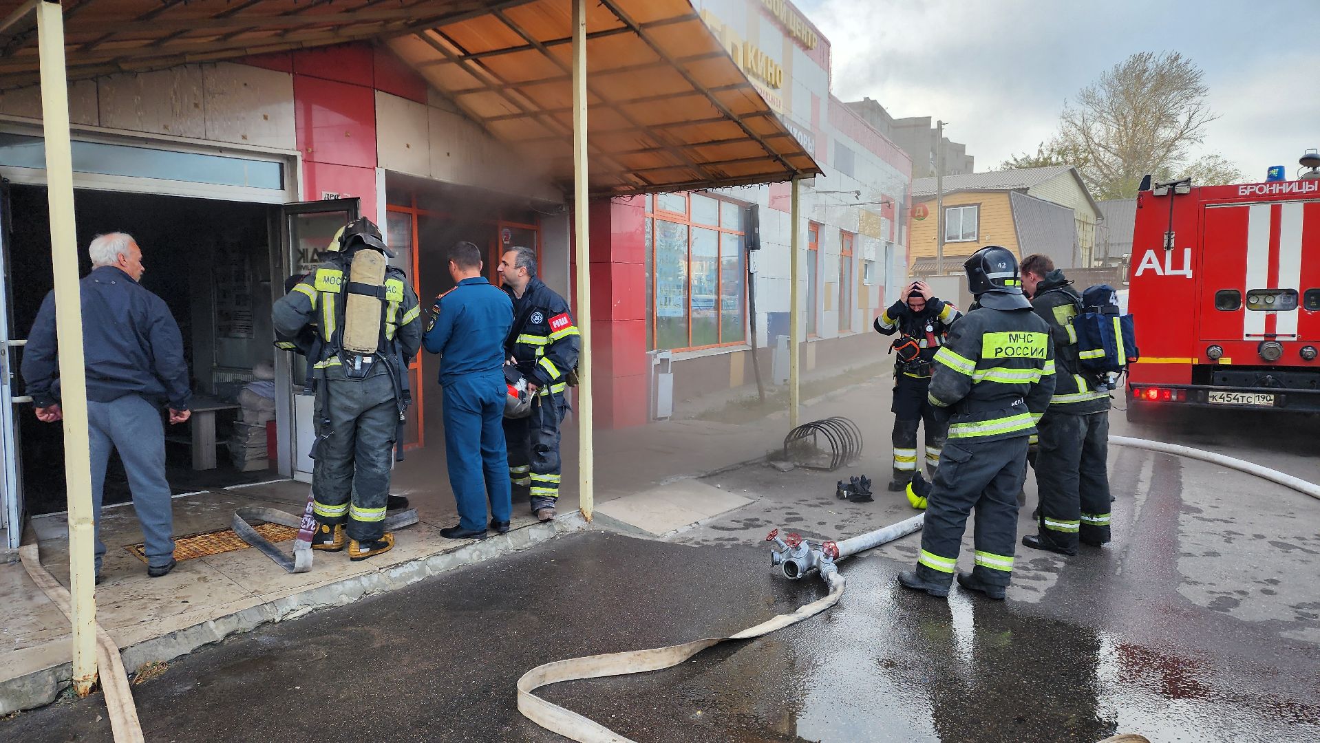Бронницы, Пожар в ТЦ, Подар в Бронницах, Тушение пожара в Бронницах,