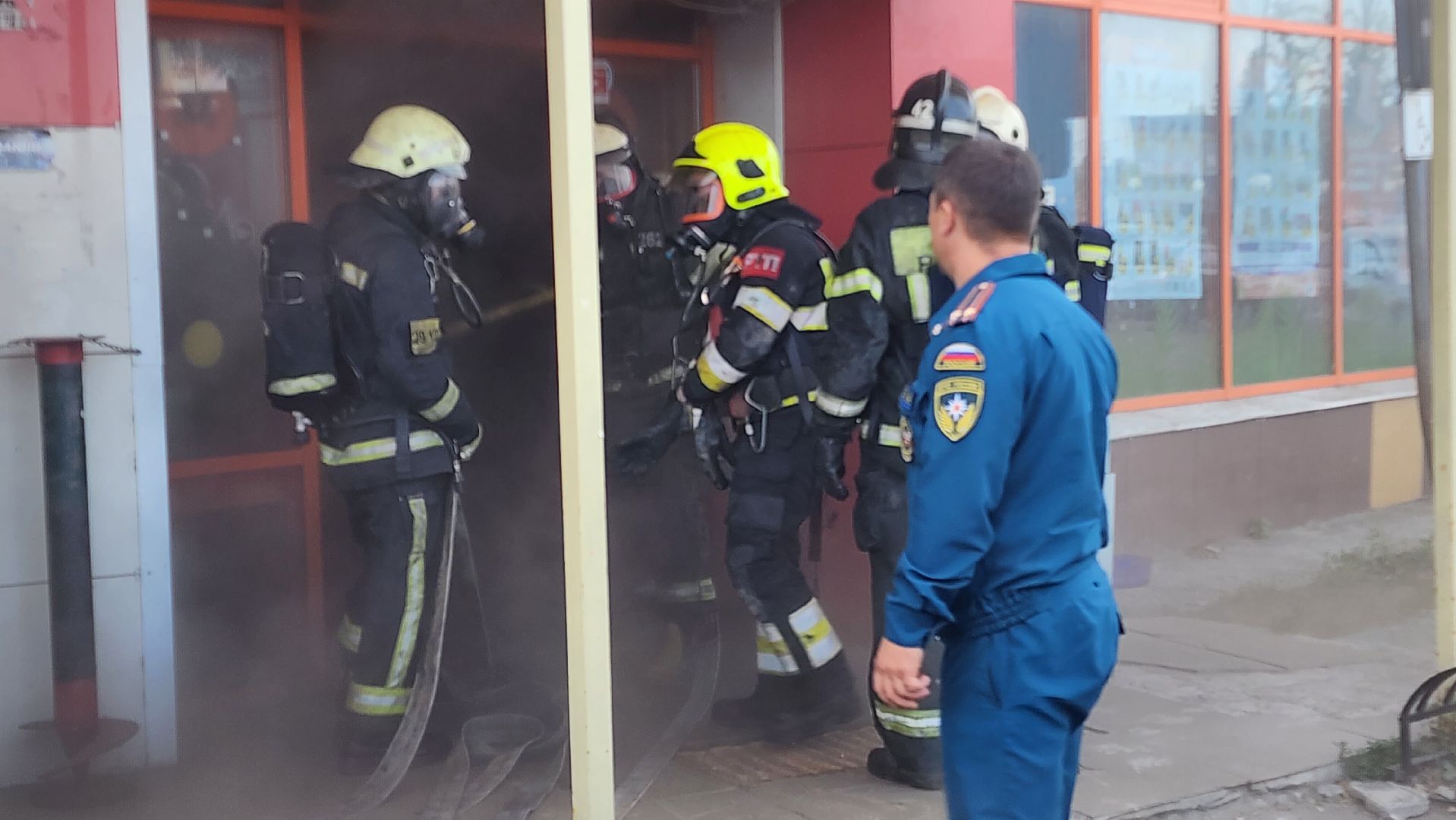 Бронницы, Пожар в ТЦ, Подар в Бронницах, Тушение пожара в Бронницах,