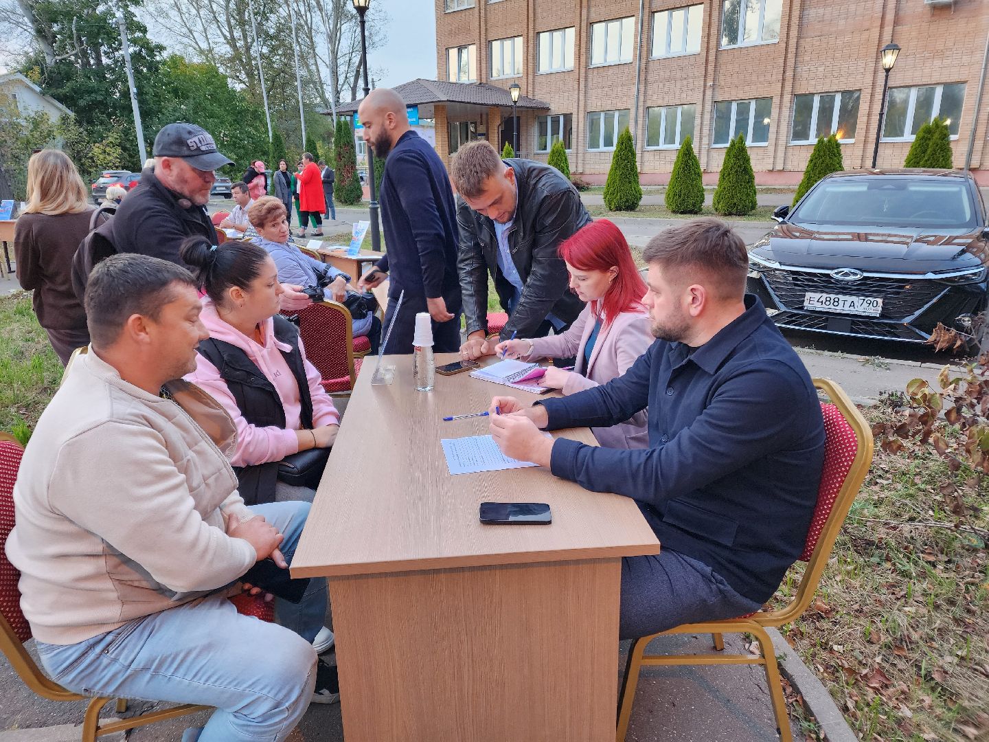 Чехов, село Троицкое, выездная администрация, встреча с жителями, обращения жителей, деревня Ивачково, ремонт дороги, очистка канавы, содержание территории, дорожный ремонт,
