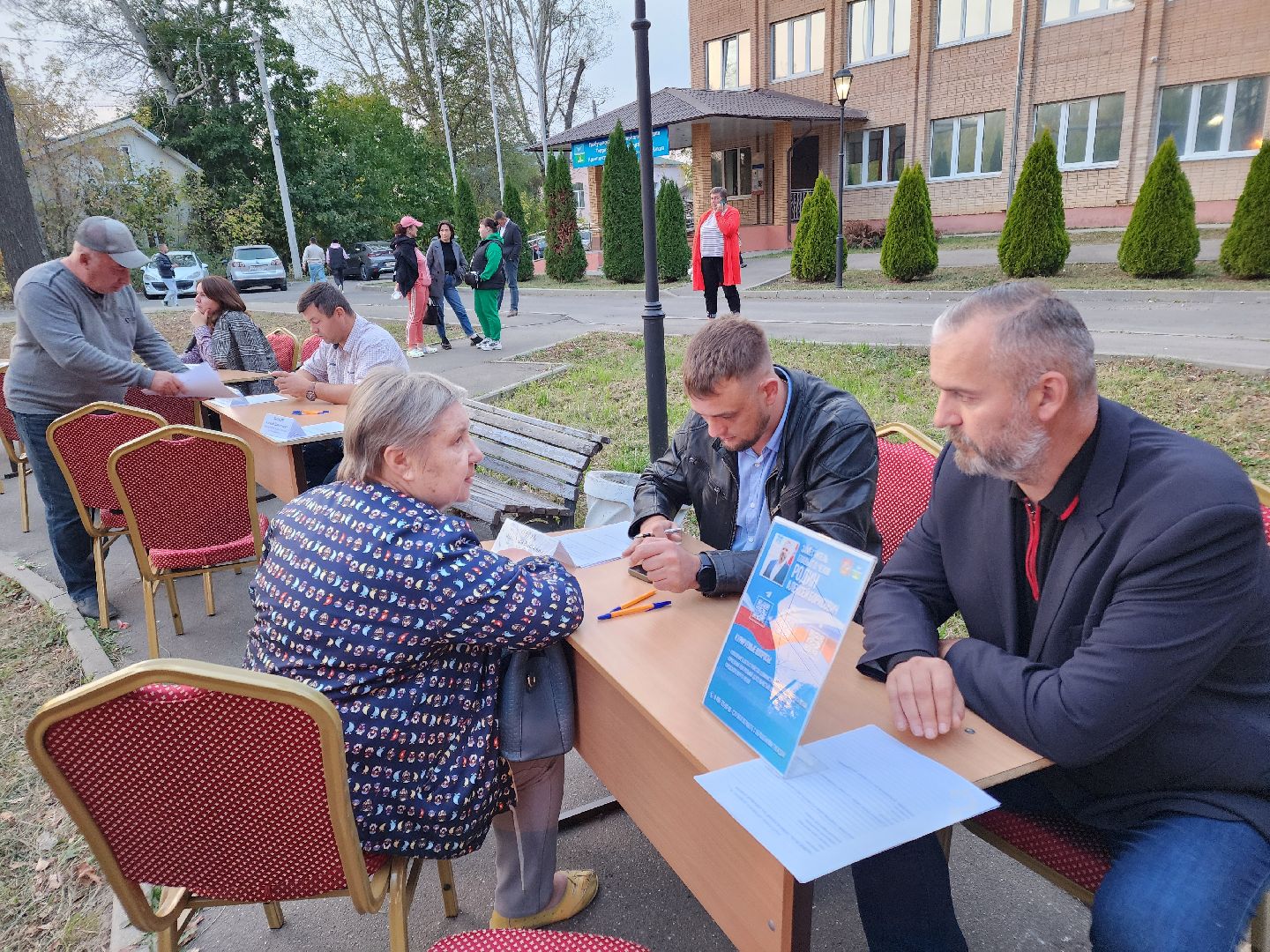 Чехов, село Троицкое, выездная администрация, встреча с жителями, обращения жителей, деревня Ивачково, ремонт дороги, очистка канавы, содержание территории, дорожный ремонт,
