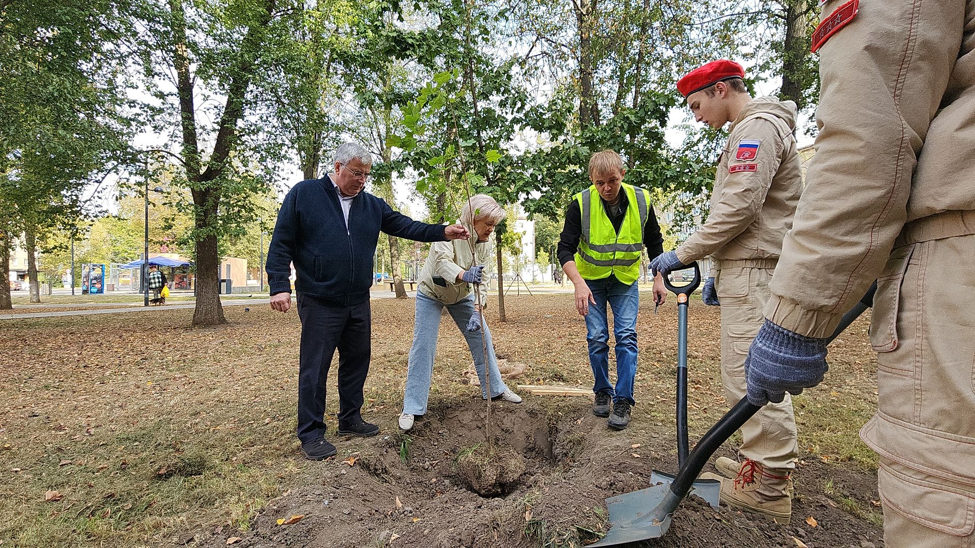 жкх, жкх и благоустройство, жкх подмосковья, экология, акция, акция день в лесу, сохраним лес вместе, глава администрации, глава городского округа Электросталь, юнармейцы, юнармия,