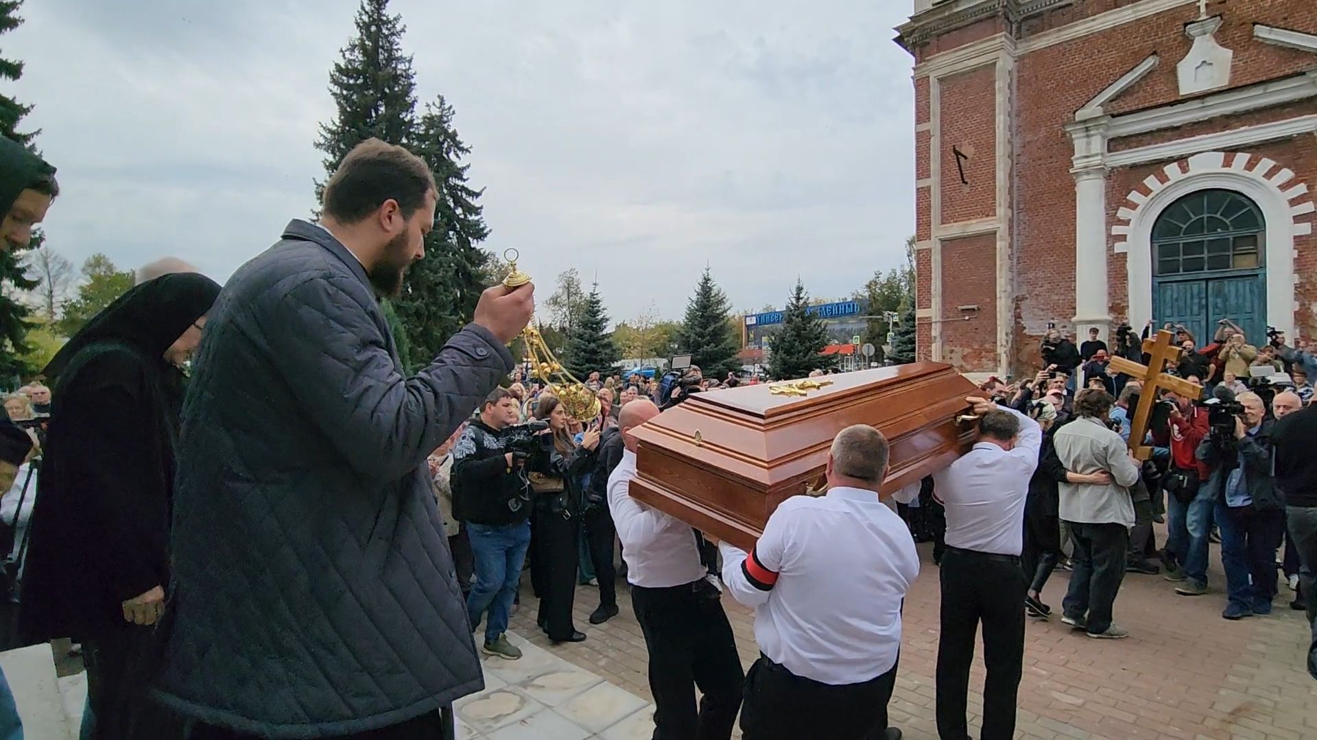 Бронницы, Прощание с Мадяновым, Храм Михаила Архангела, Храмовый комплекс в Бронницах,