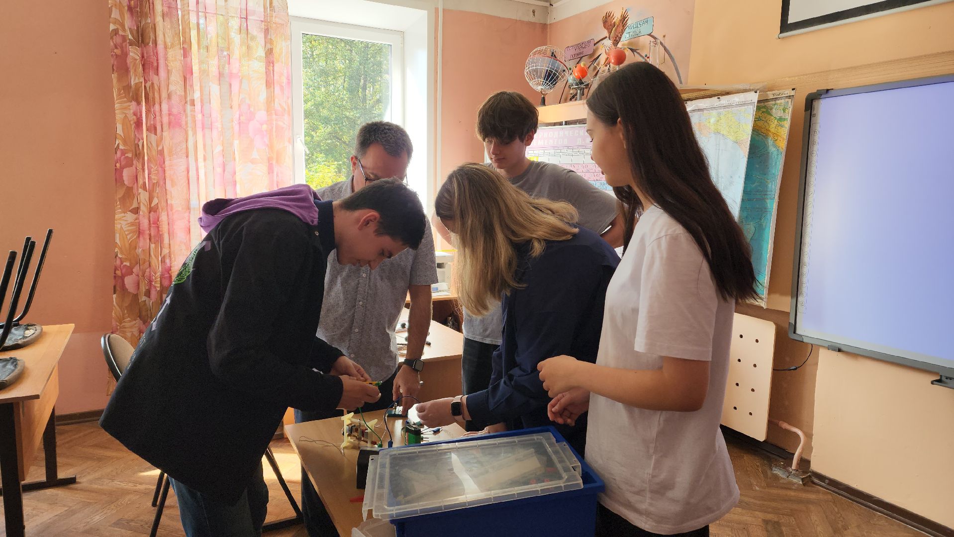 пушкино, пушкинский, лицей, учитель физики, новые технологии, лабораторные занятия, информационные технологии, школьники, знания-сила,