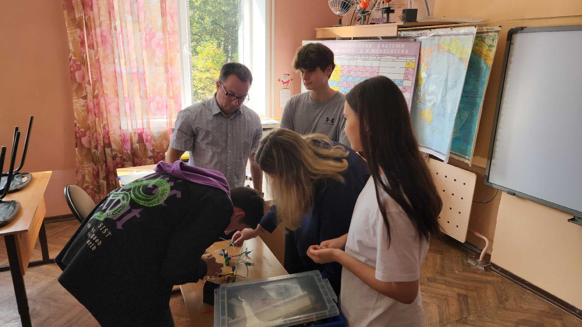 пушкино, пушкинский, лицей, учитель физики, новые технологии, лабораторные занятия, информационные технологии, школьники, знания-сила,