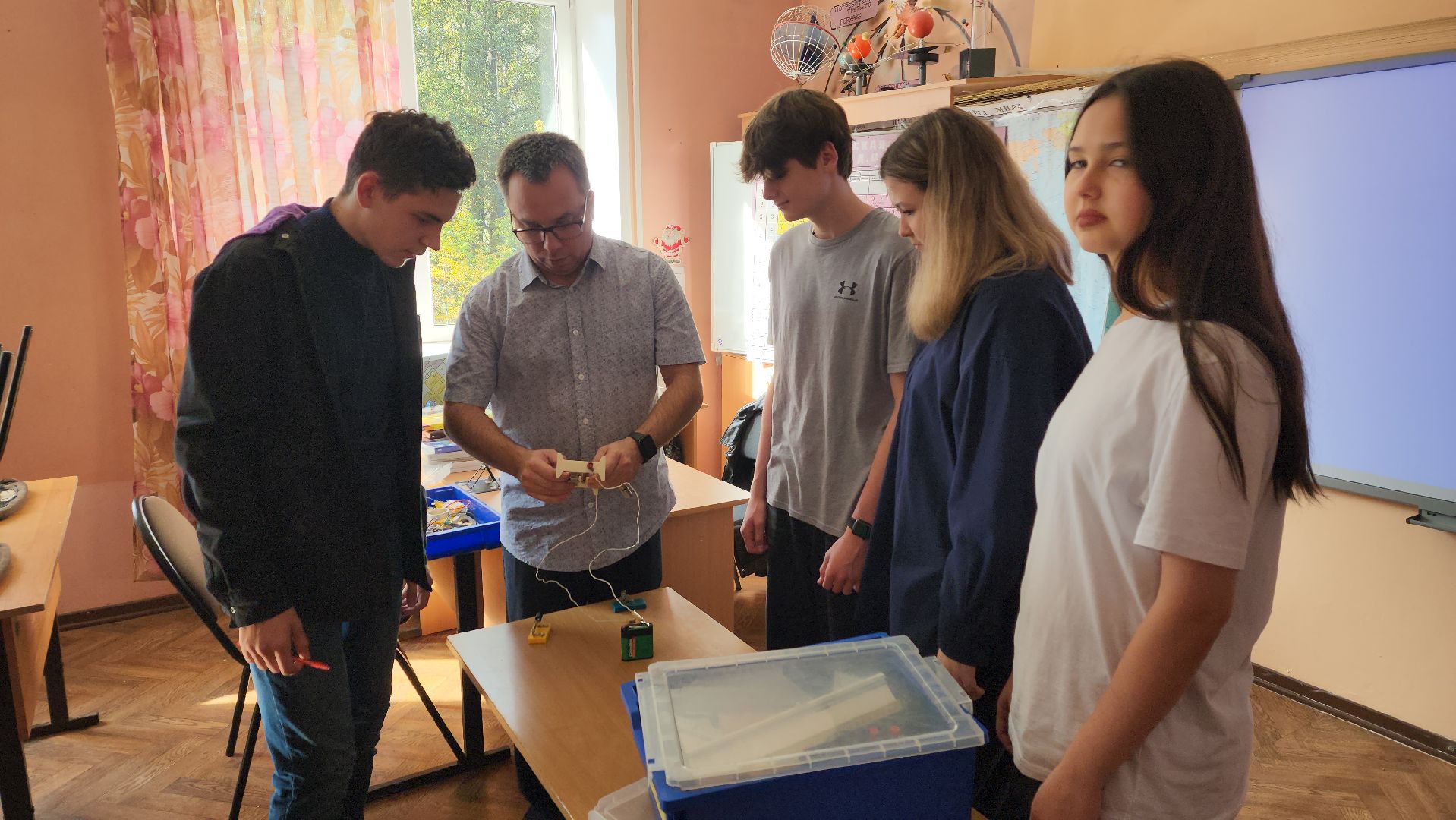 пушкино, пушкинский, лицей, учитель физики, новые технологии, лабораторные занятия, информационные технологии, школьники, знания-сила,