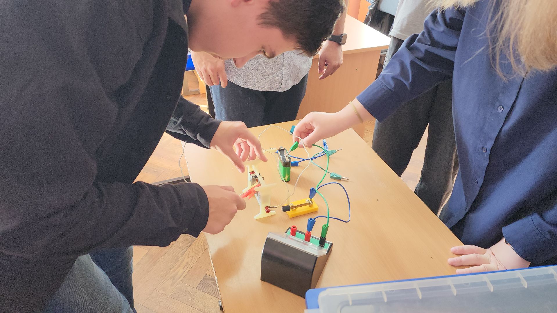 пушкино, пушкинский, лицей, учитель физики, новые технологии, лабораторные занятия, информационные технологии, школьники, знания-сила,