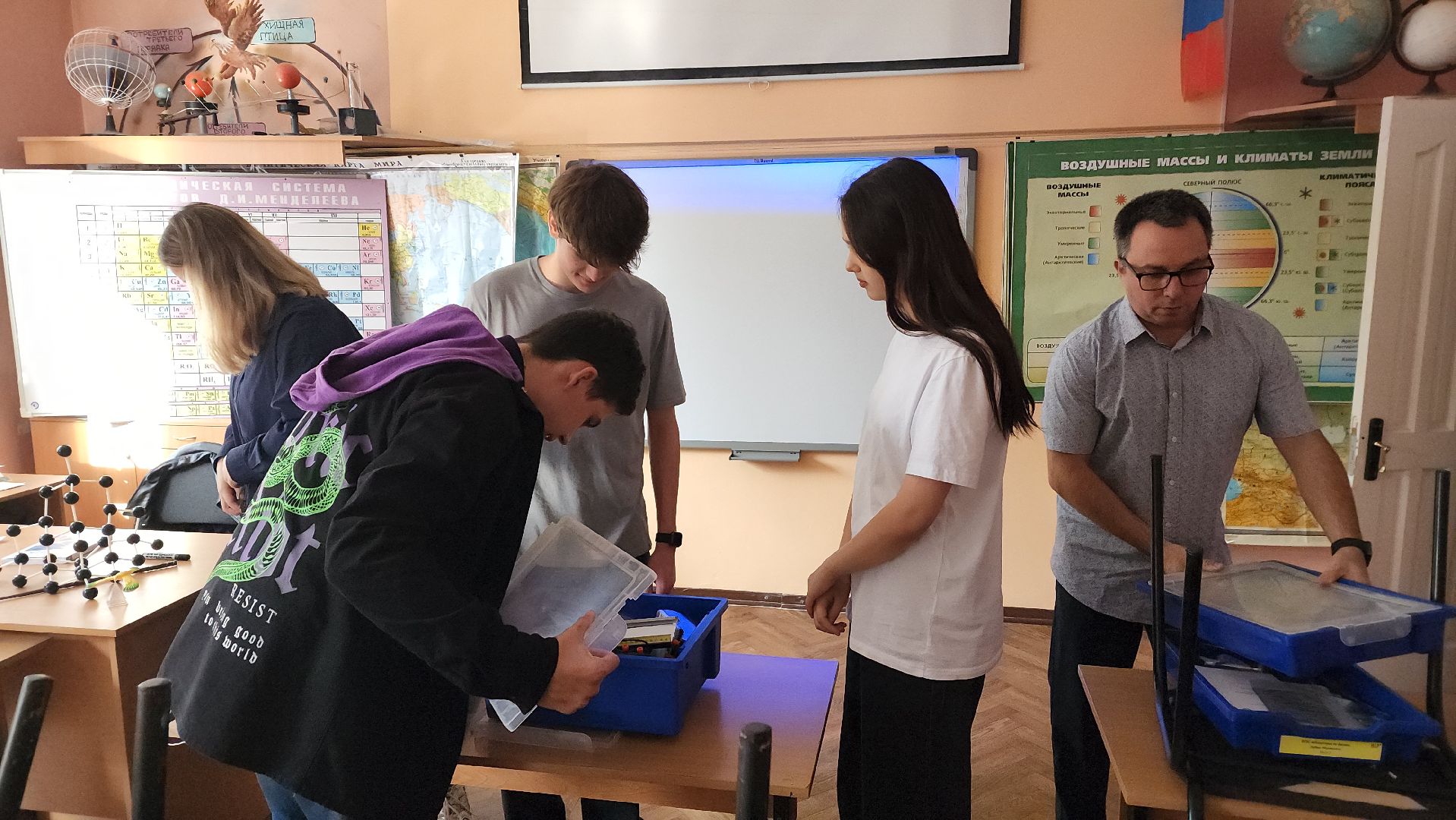 пушкино, пушкинский, лицей, учитель физики, новые технологии, лабораторные занятия, информационные технологии, школьники, знания-сила,