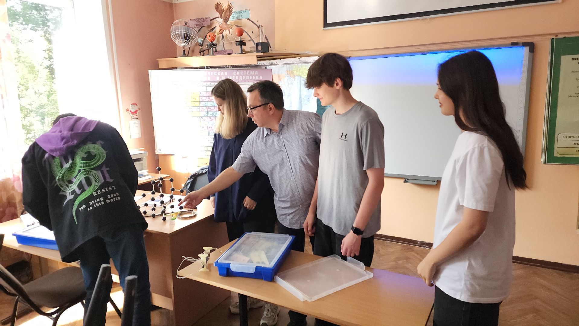 пушкино, пушкинский, лицей, учитель физики, новые технологии, лабораторные занятия, информационные технологии, школьники, знания-сила,