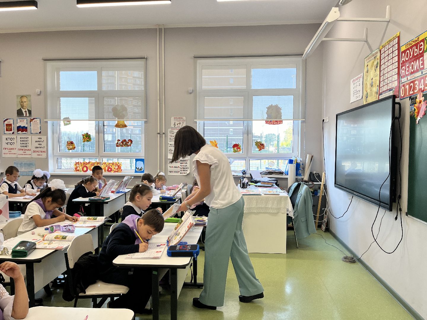 учитель, новый учитель, новый учитель в школе, учитель начальных классов, школа,