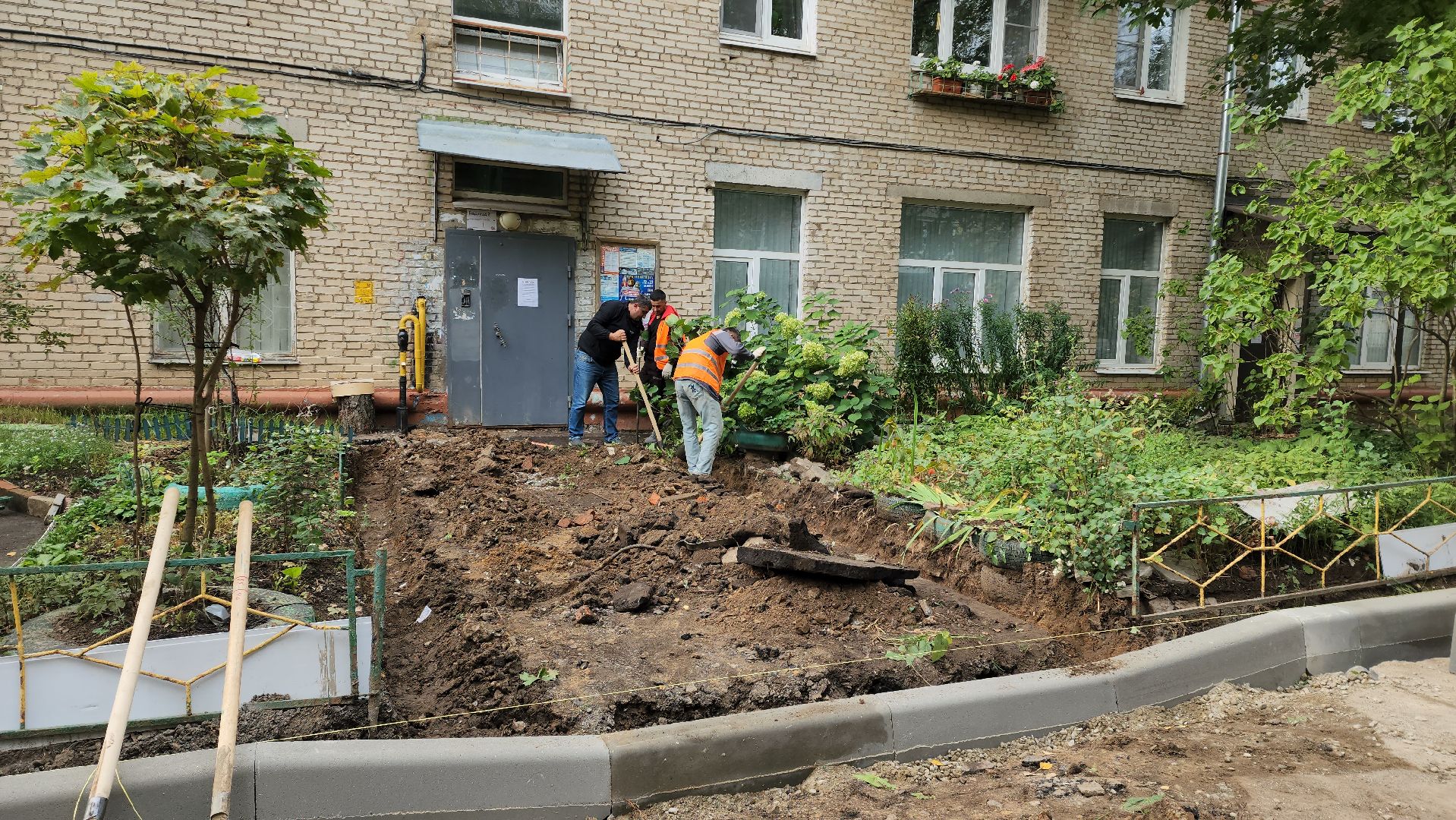 благоустройство дворов, бордюрный камень, Лобня,