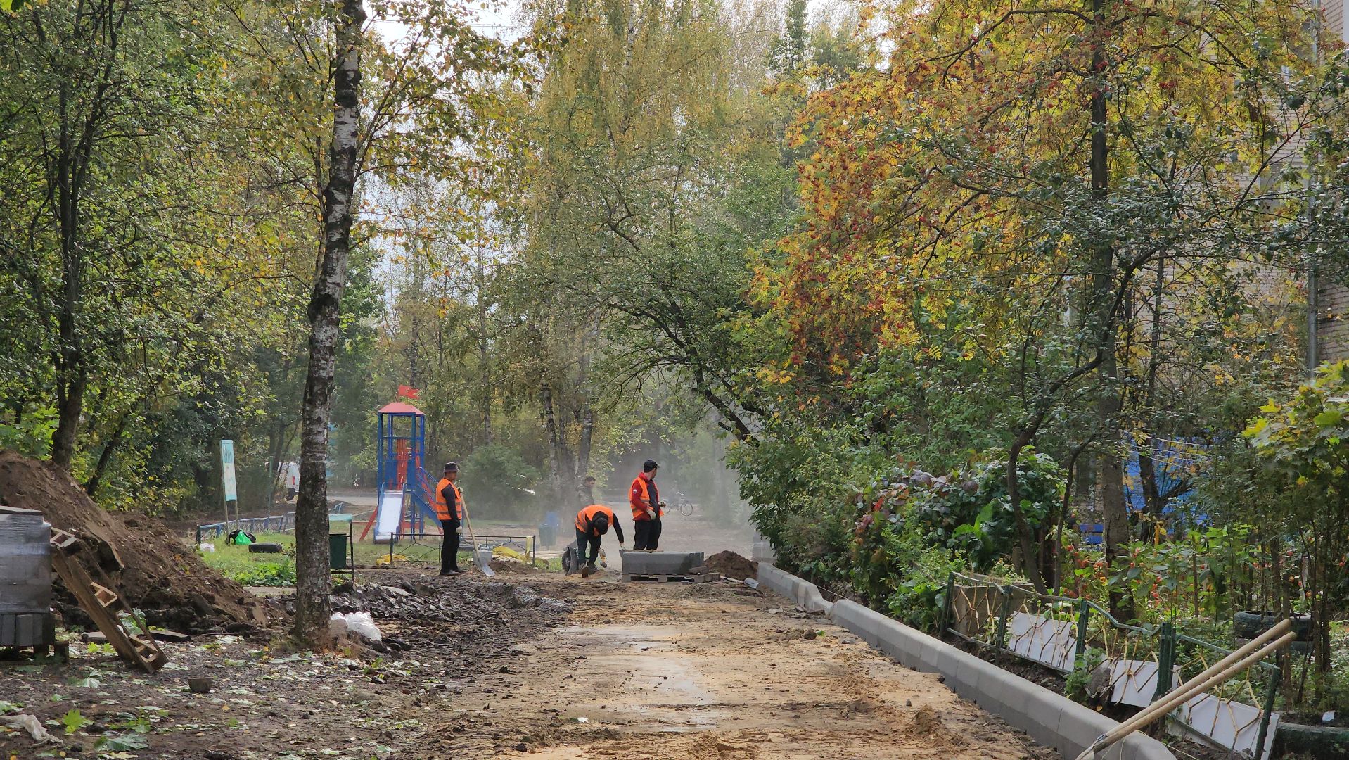 благоустройство дворов, бордюрный камень, Лобня,
