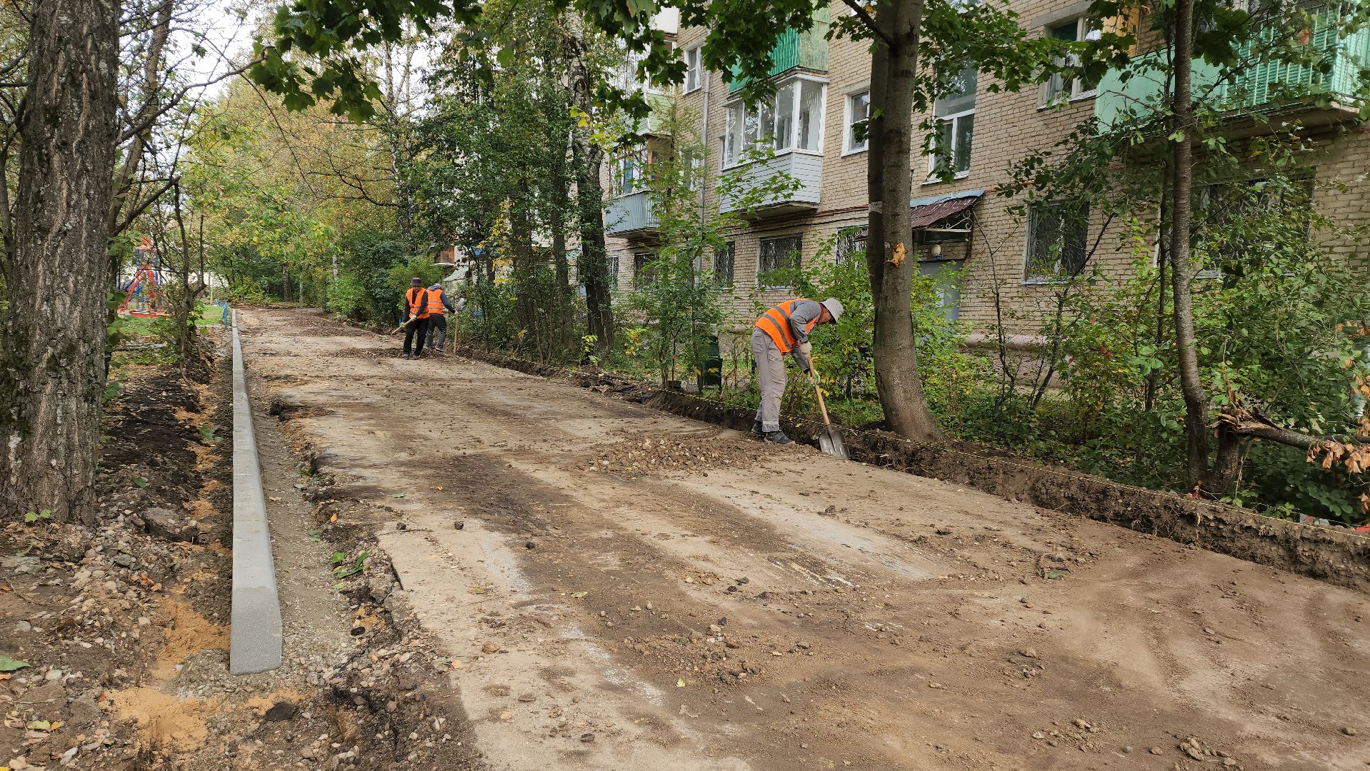 благоустройство дворов, бордюрный камень, Лобня,