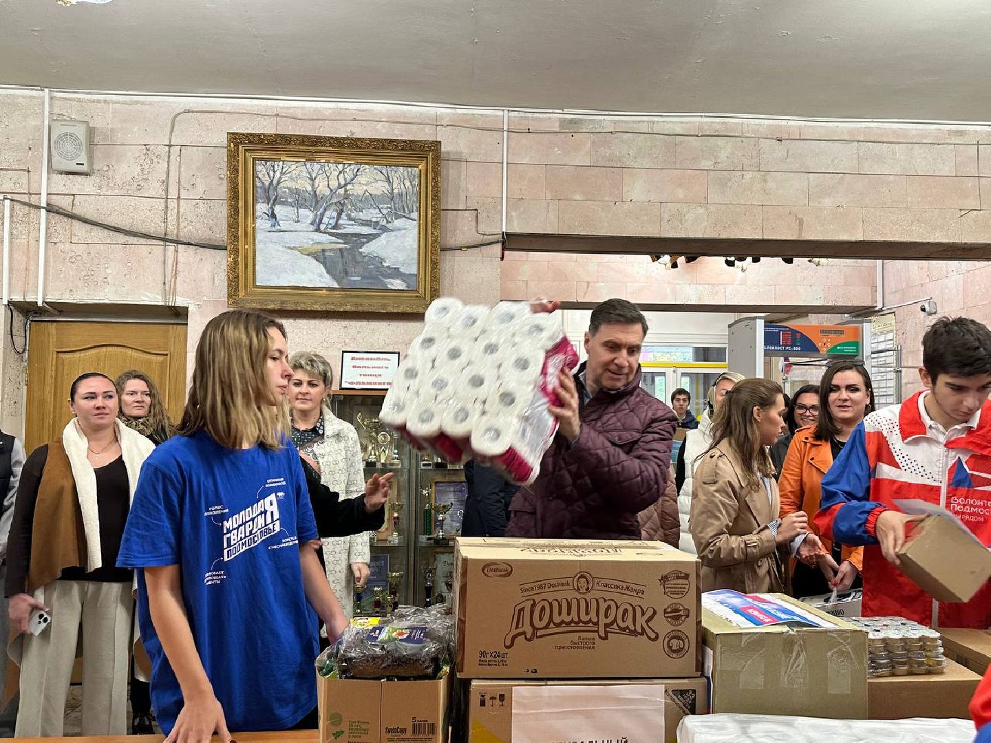 волонтёрство, сбор гуманитарной помощи, день воссоединения с россией