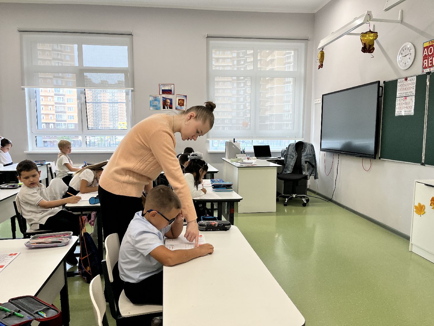 школа, учитель, новый учитель, новый учитель в школе, учитель начальных классов,
