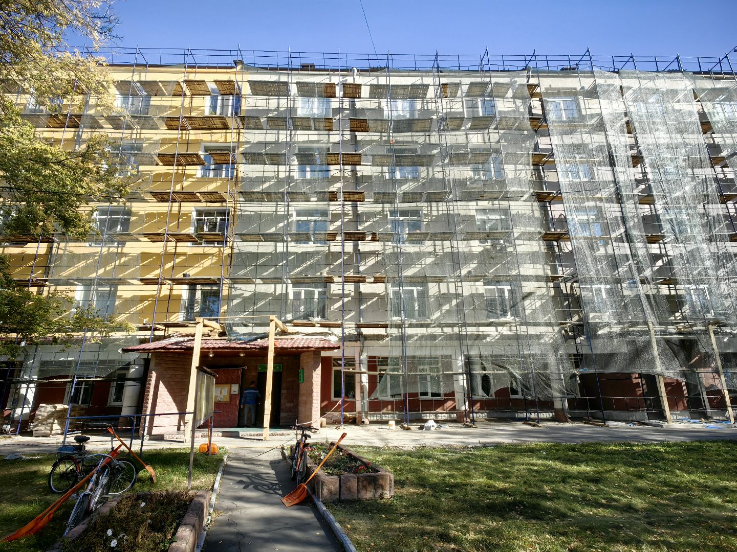 капитальный ремонт, фасад дома, бригада рабочих, Подрядная организация, конструкция, несущая стена,