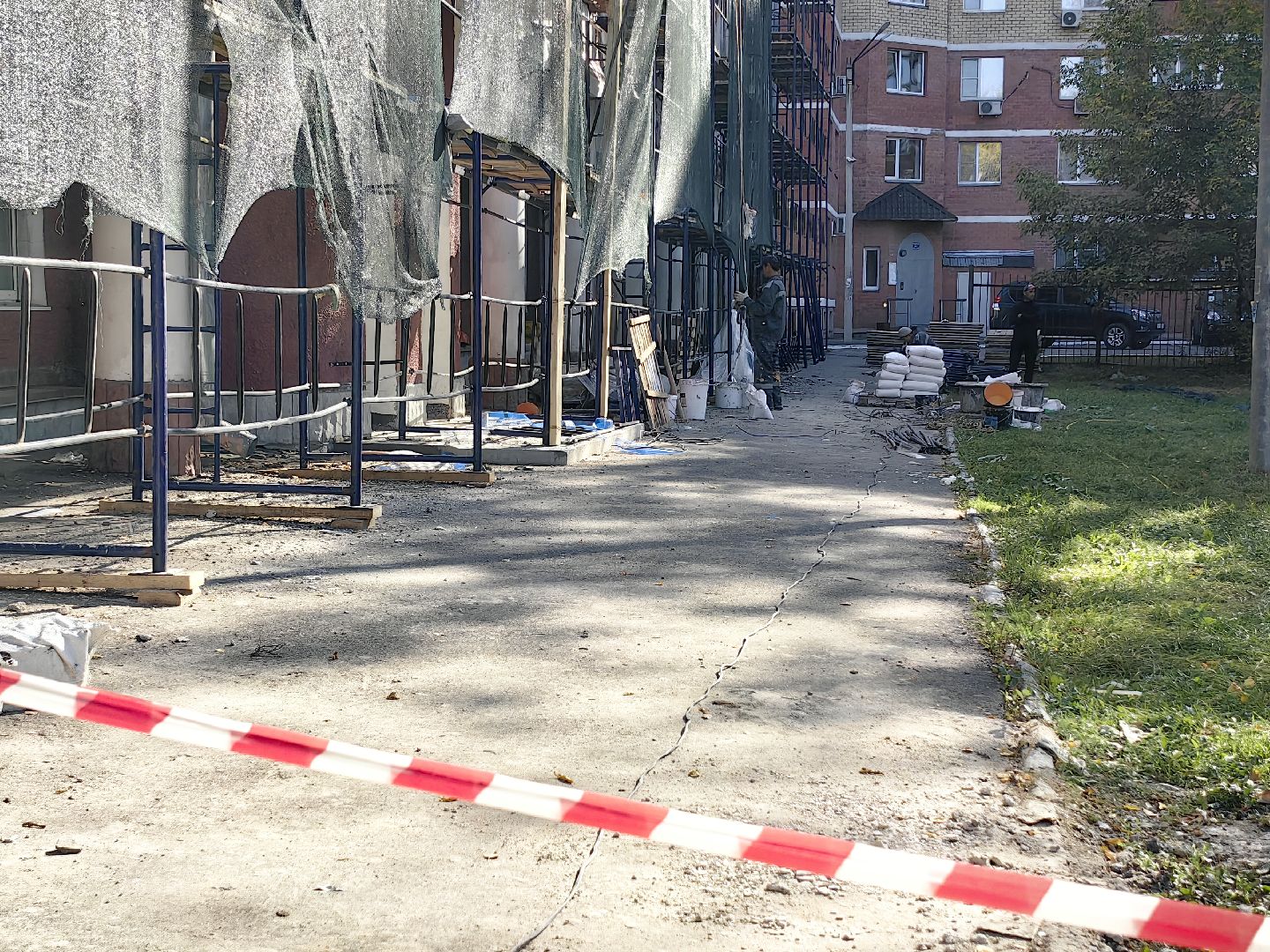 капитальный ремонт, фасад дома, бригада рабочих, Подрядная организация, конструкция, несущая стена,