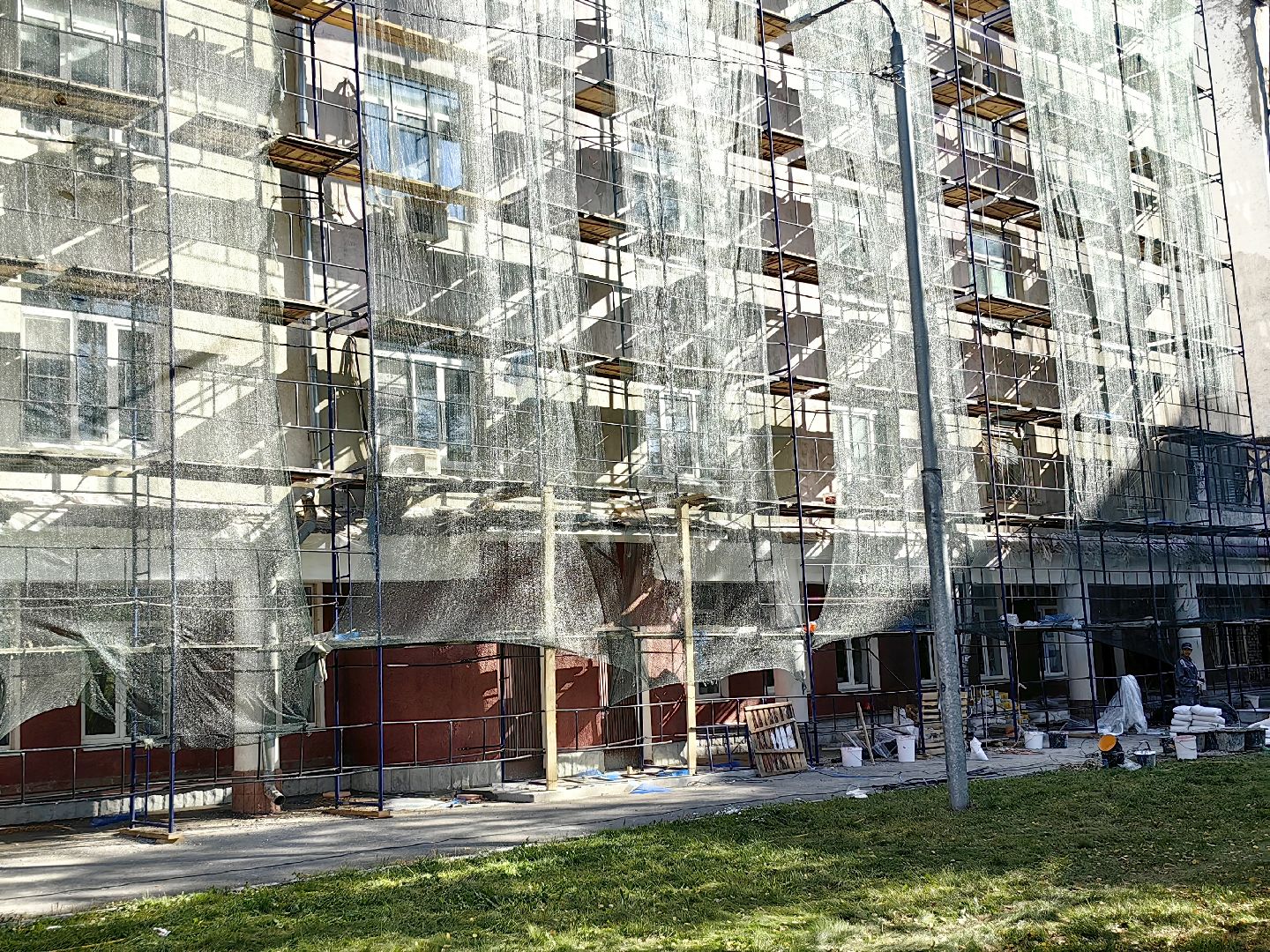 капитальный ремонт, фасад дома, бригада рабочих, Подрядная организация, конструкция, несущая стена,