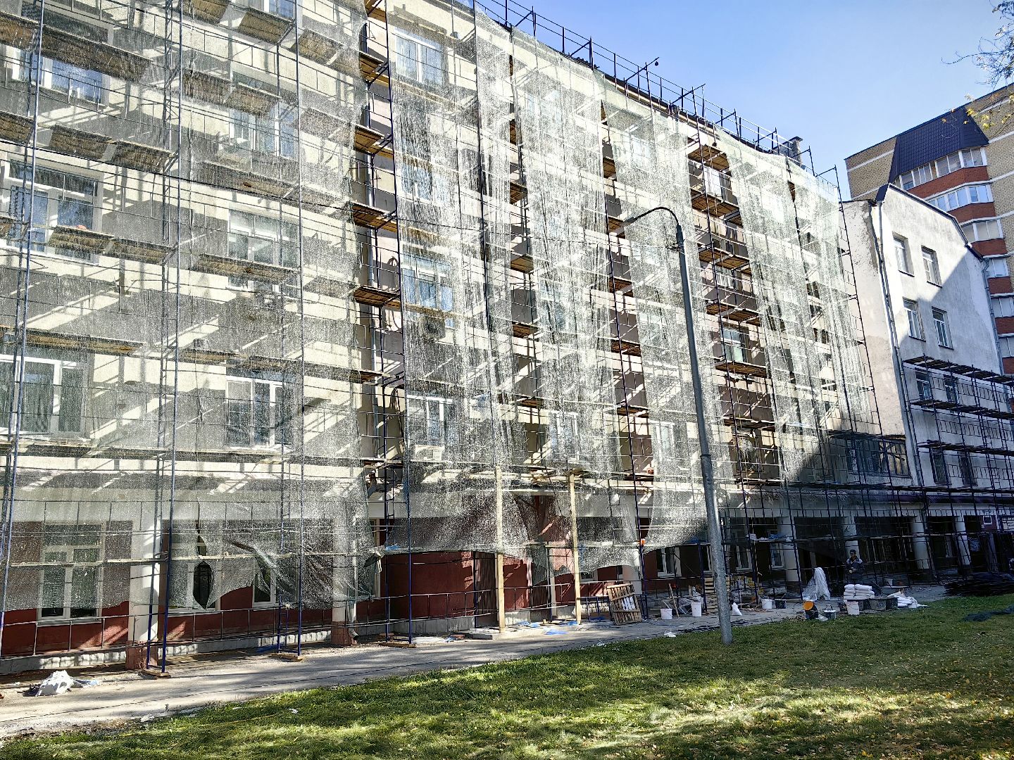 капитальный ремонт, фасад дома, бригада рабочих, Подрядная организация, конструкция, несущая стена,