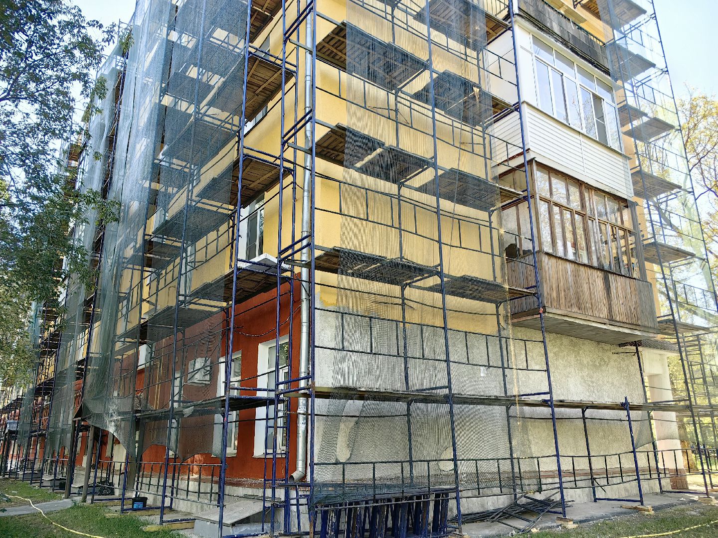 капитальный ремонт, фасад дома, бригада рабочих, Подрядная организация, конструкция, несущая стена,