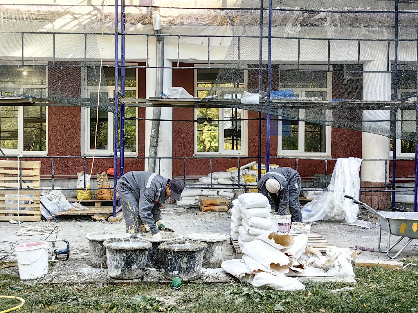 капитальный ремонт, фасад дома, бригада рабочих, Подрядная организация, конструкция, несущая стена,