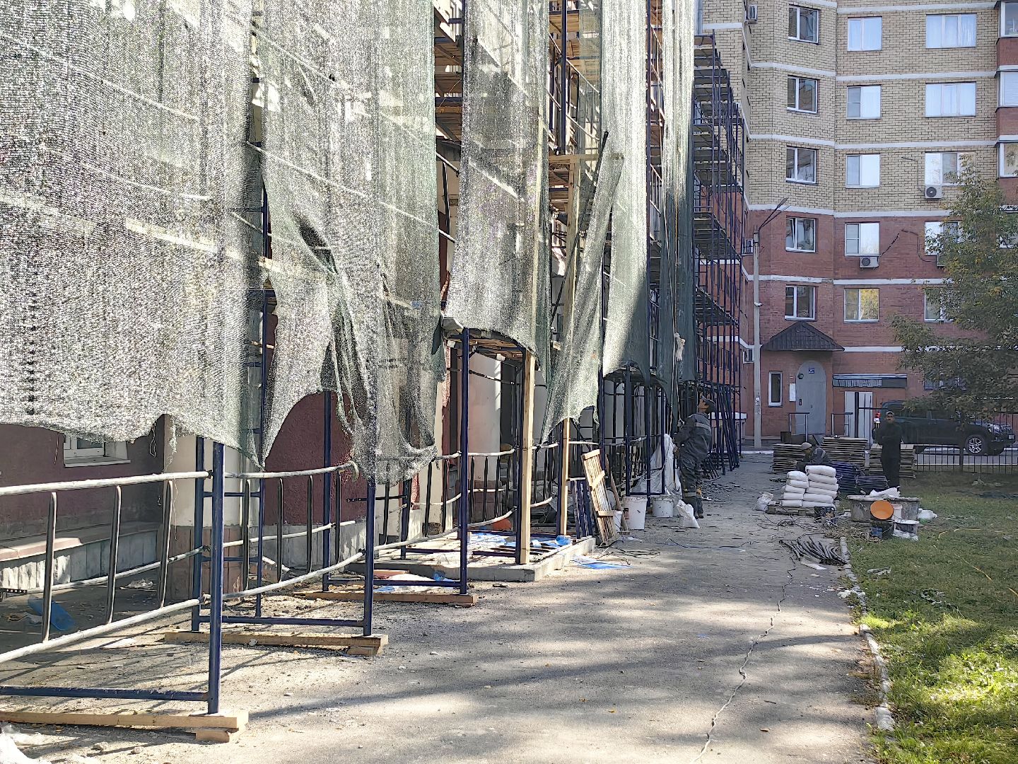 капитальный ремонт, фасад дома, бригада рабочих, Подрядная организация, конструкция, несущая стена,