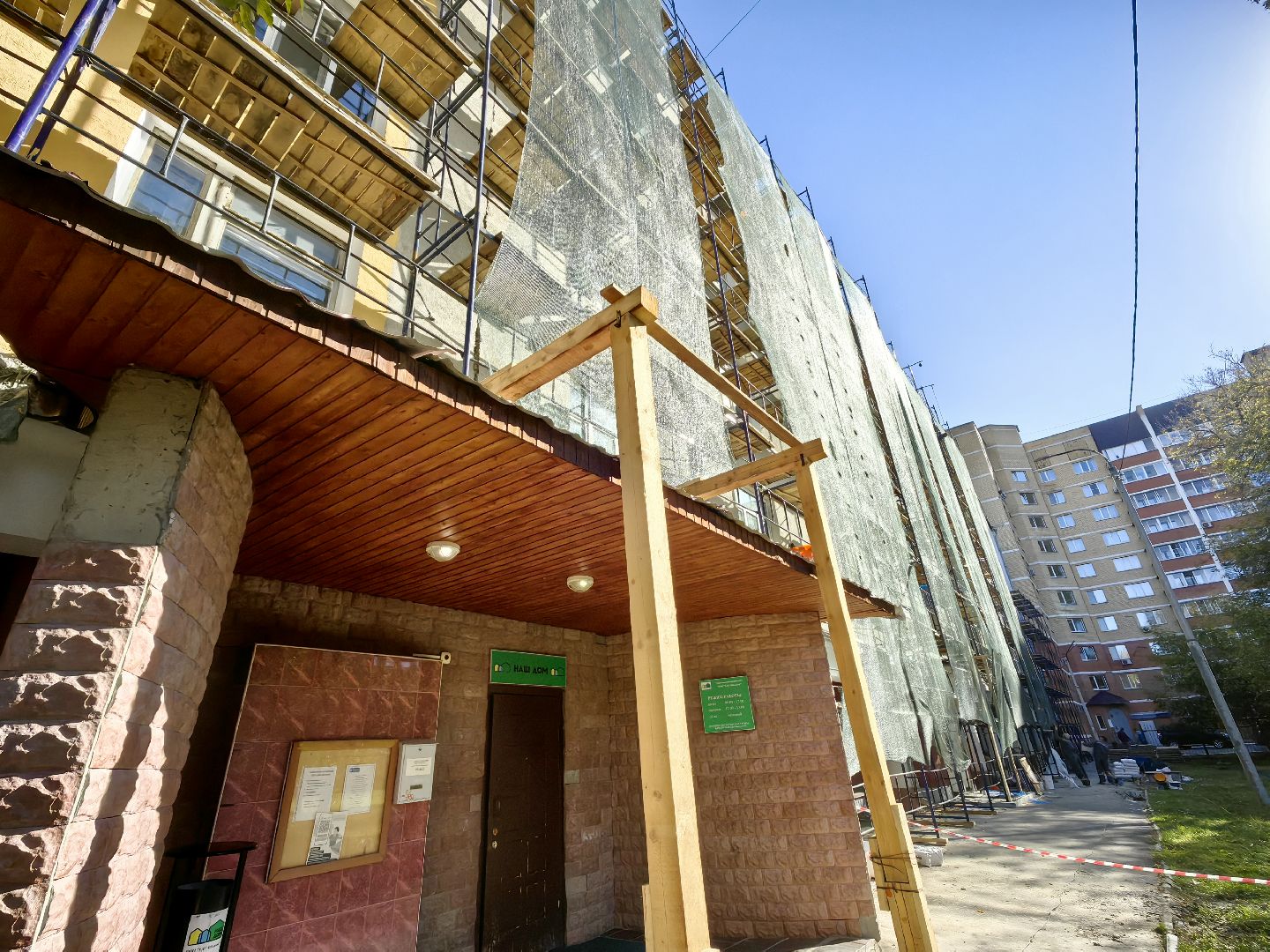 капитальный ремонт, фасад дома, бригада рабочих, Подрядная организация, конструкция, несущая стена,