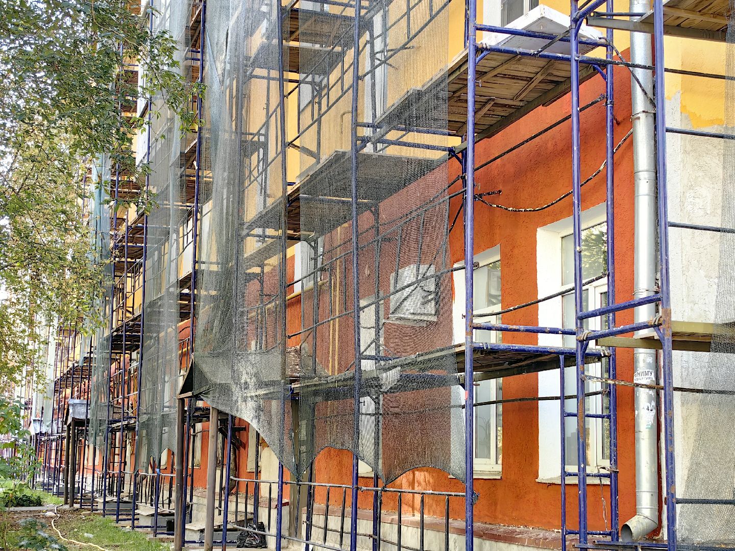 капитальный ремонт, фасад дома, бригада рабочих, Подрядная организация, конструкция, несущая стена,