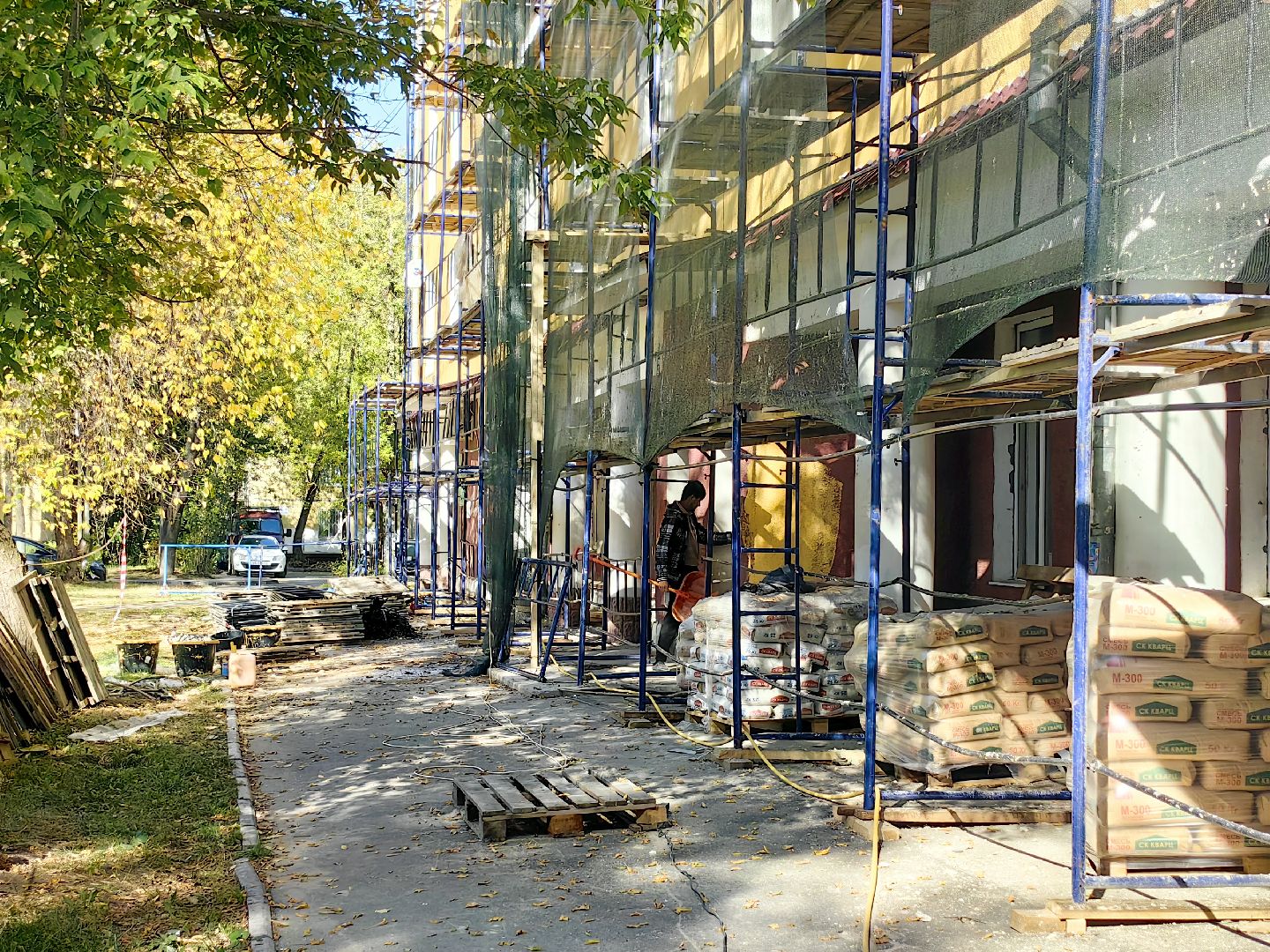 капитальный ремонт, фасад дома, бригада рабочих, Подрядная организация, конструкция, несущая стена,