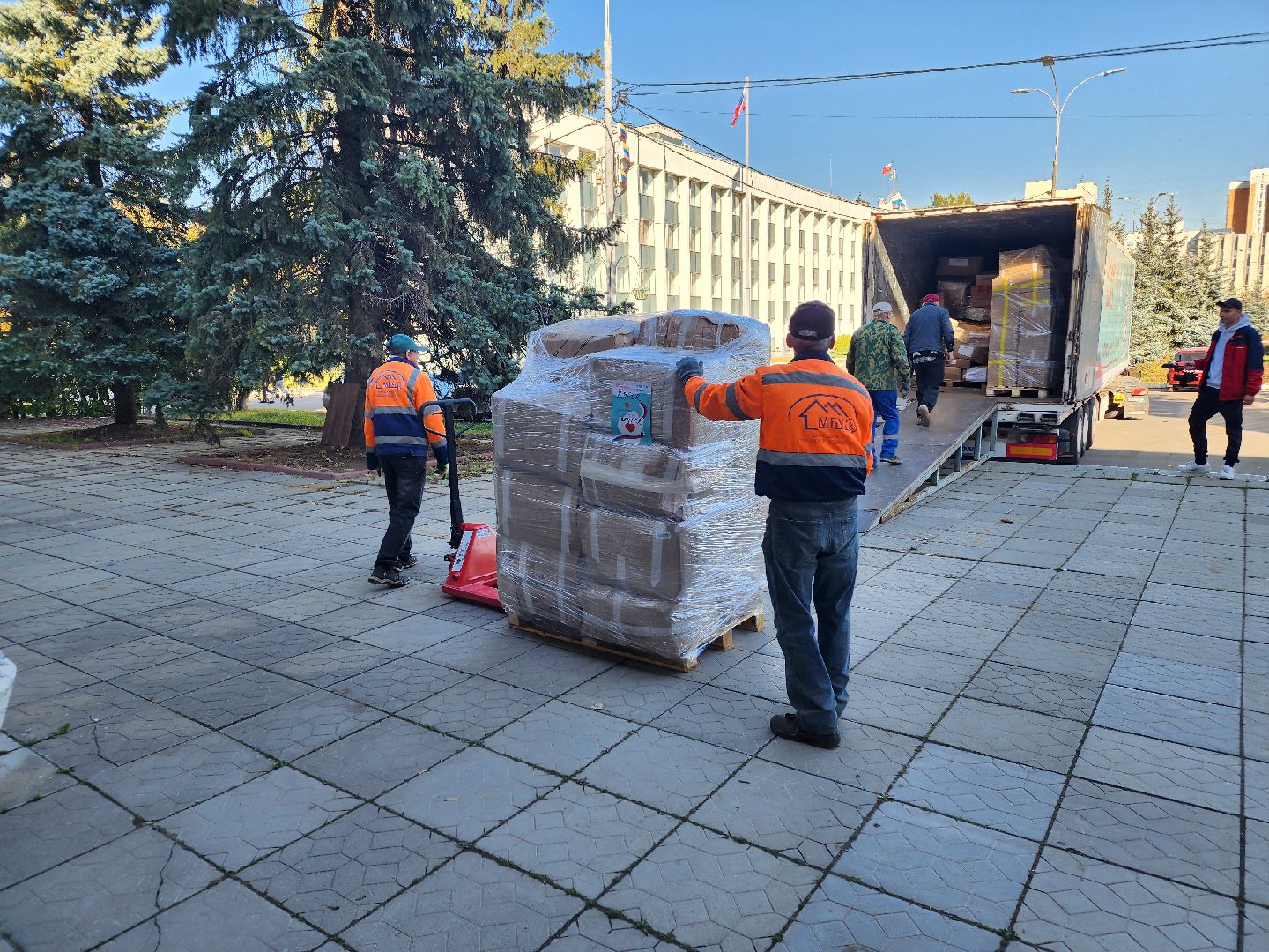 волонтеры подмосковья, гуманитарная помощь, одинцово,
