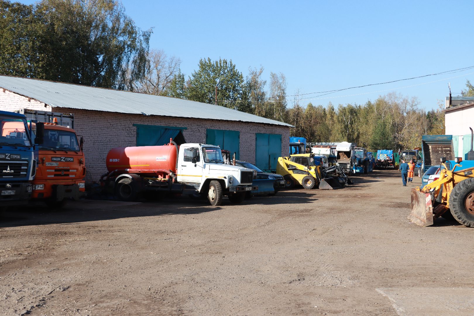 погрузчик, благоустровйство, дорожное хозяйство,