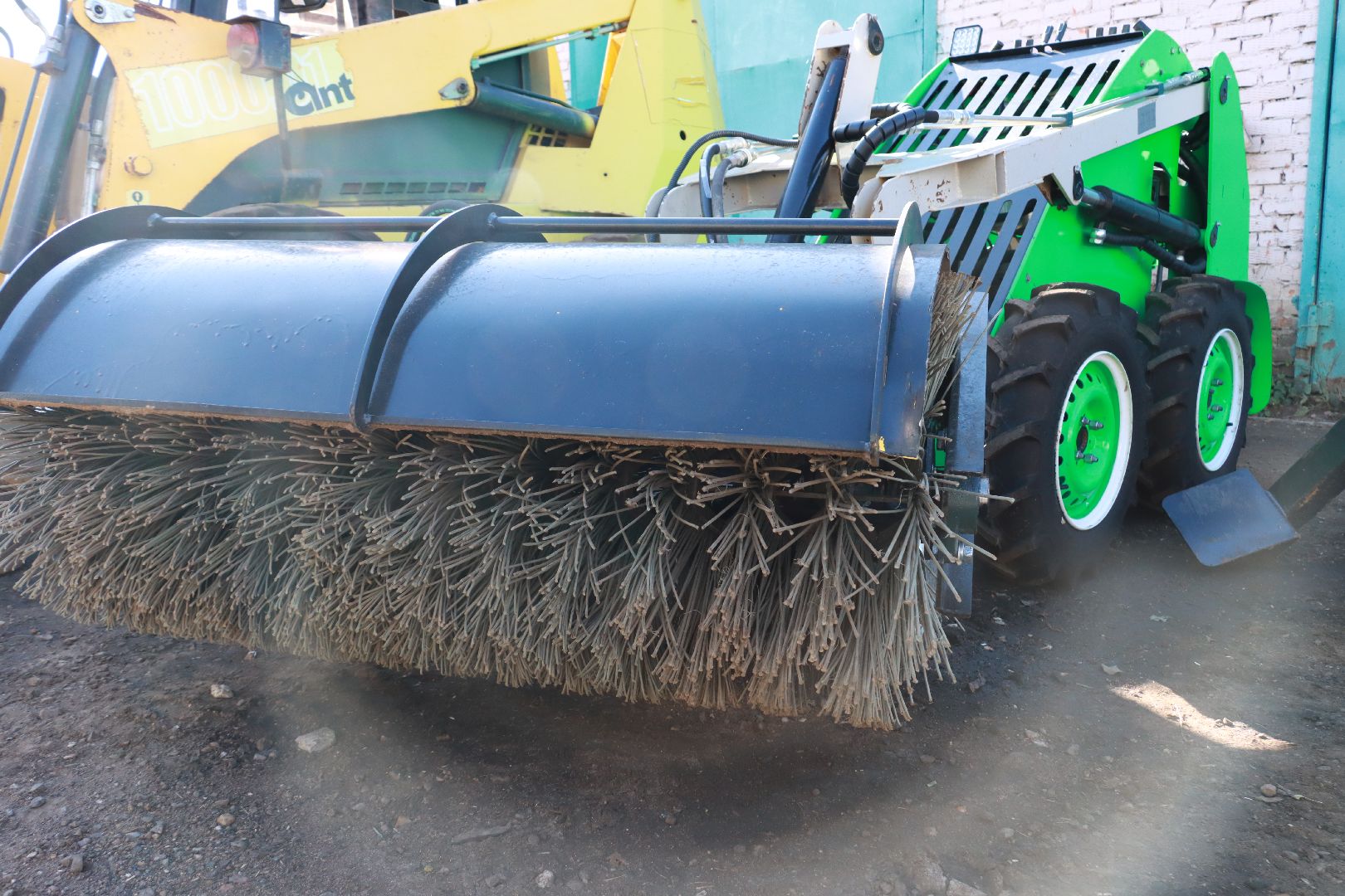 погрузчик, благоустровйство, дорожное хозяйство,