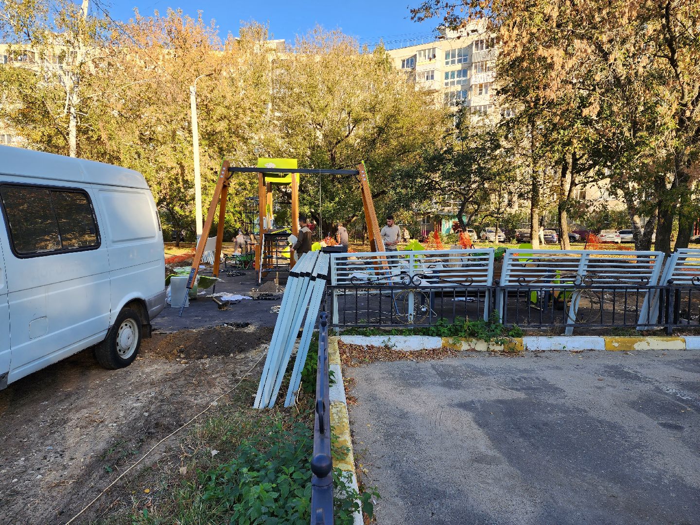 раменское, благоустройство, монтаж детского игрового комплекса на Гурьева 26,