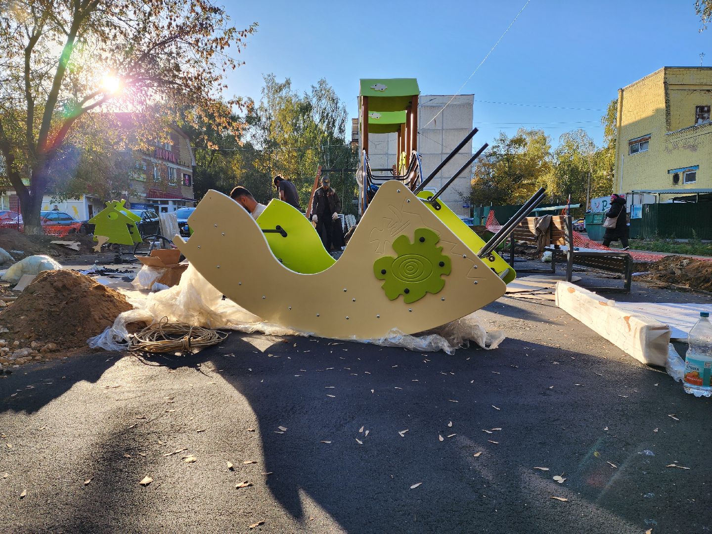 раменское, благоустройство, монтаж детского игрового комплекса на Гурьева 26,