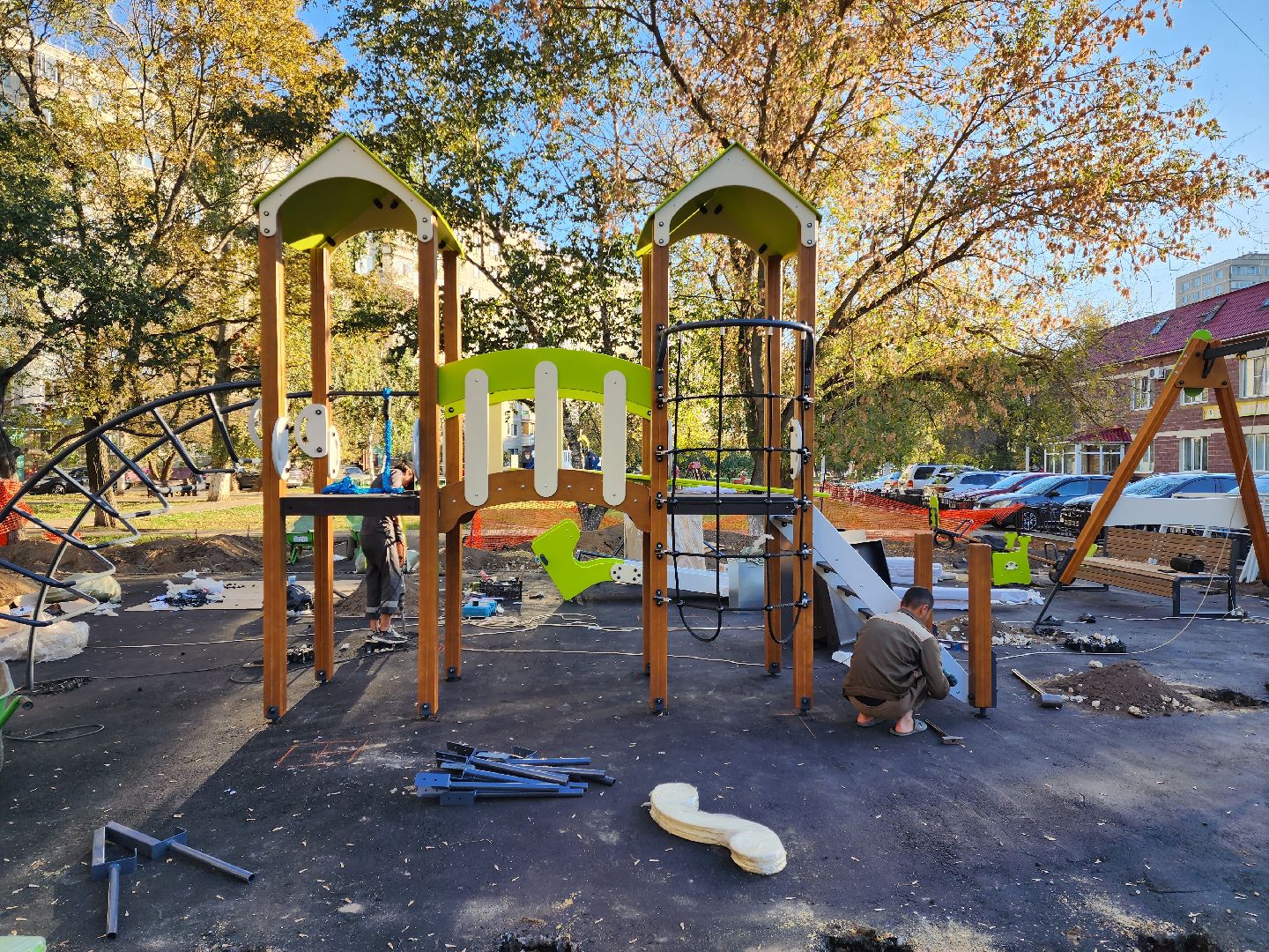 раменское, благоустройство, монтаж детского игрового комплекса на Гурьева 26,