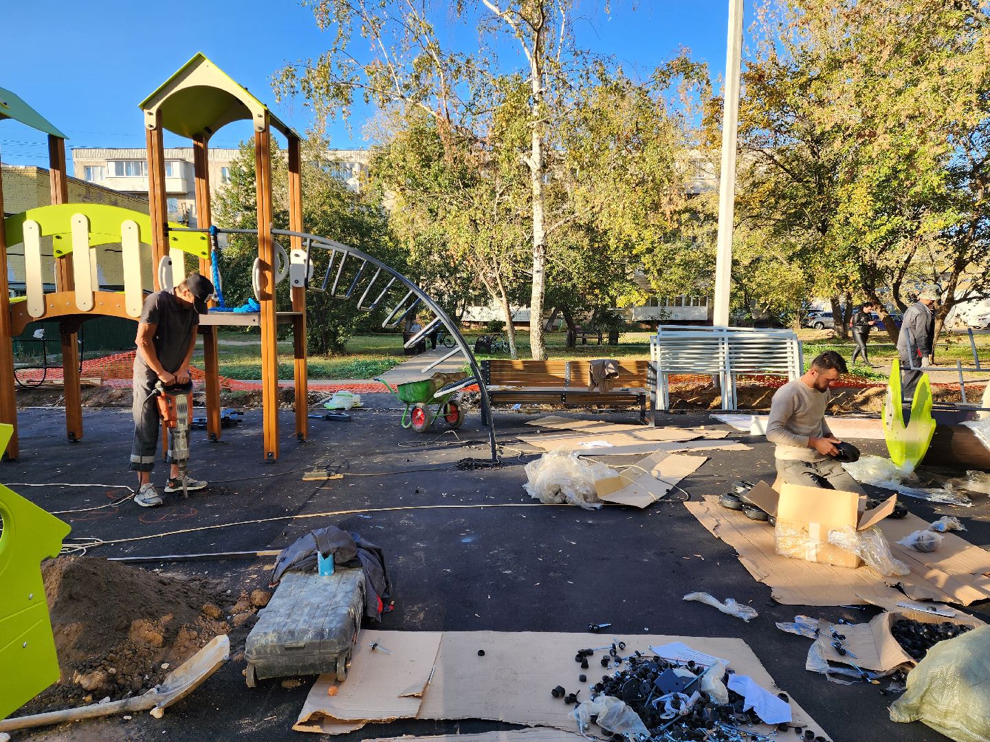 раменское, благоустройство, монтаж детского игрового комплекса на Гурьева 26,