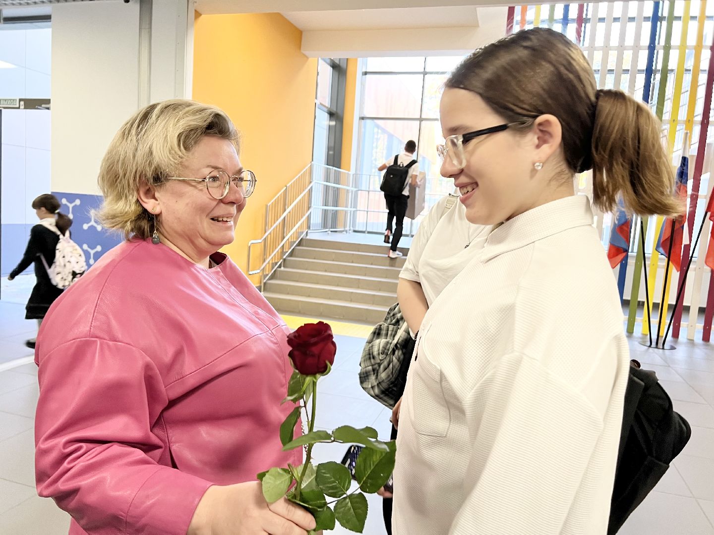 Балашиха, Подмосковье, День учителя, цветы учителю, гимназия 1 имени героя рф баландина, молодая гвардия подмосковья, молодая гвардия Балашиха,