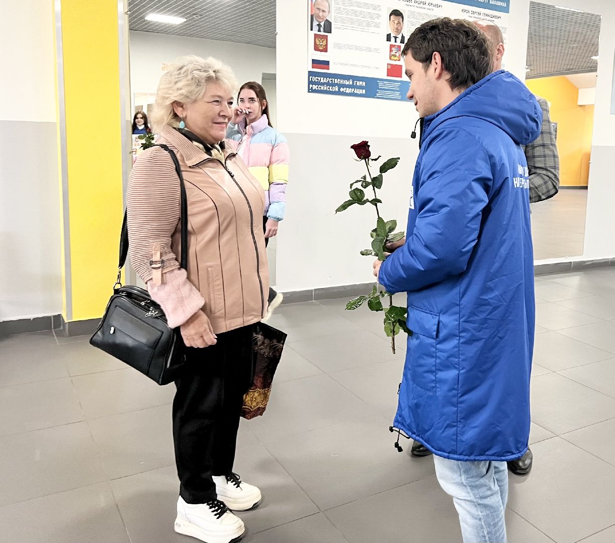 Балашиха, Подмосковье, День учителя, цветы учителю, гимназия 1 имени героя рф баландина, молодая гвардия подмосковья, молодая гвардия Балашиха,