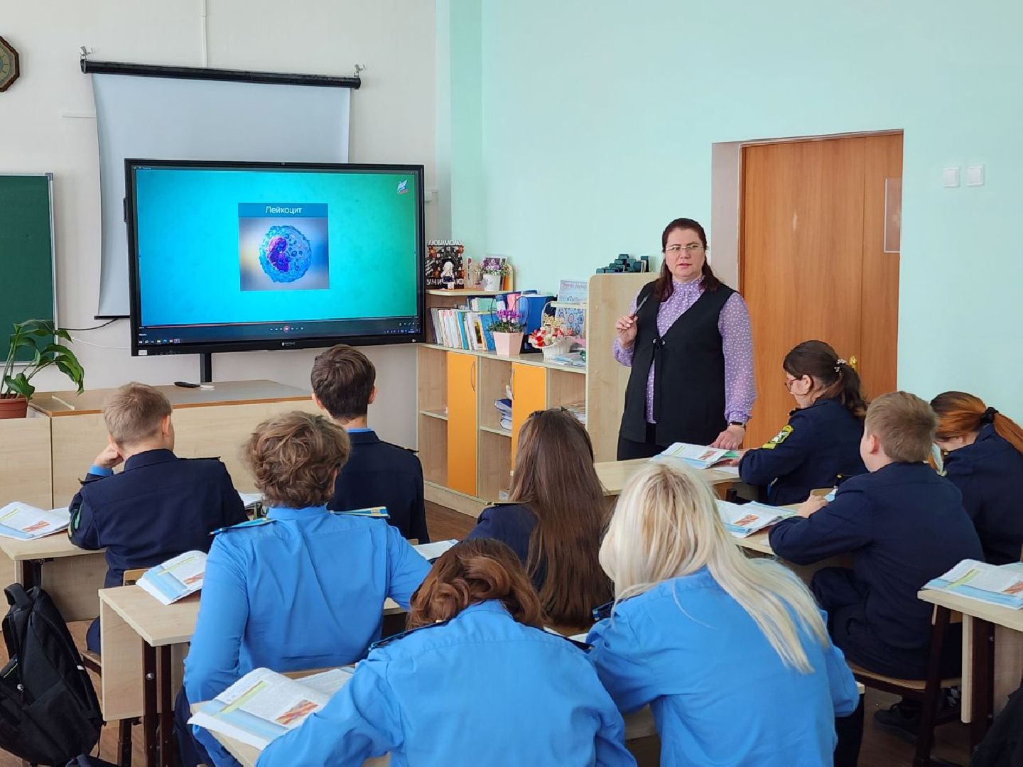 Чехов, поселок Любучаны, Любучанская школа, учитель биологии, Валентина Ратникова, лауреат конкурса, премия губернатора Московской области,лучший учитель-предметник,