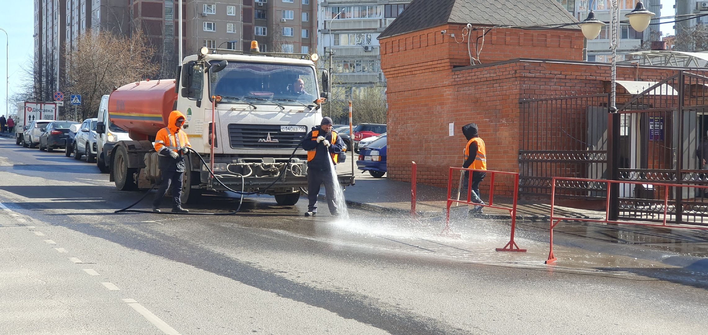 Мойка улиц, благоустройство, месяц чистоты, Дзержинский